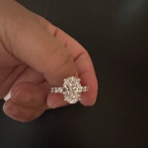 Elegant Silver Ring with Clear Gemstone